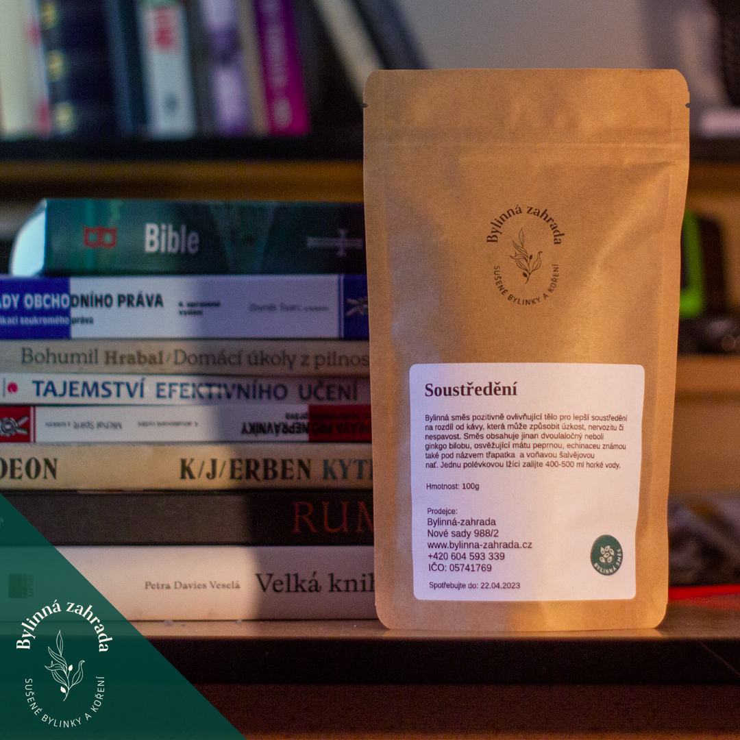Bylinná směs Soustředění – lifestyle fotografie se sáčkem